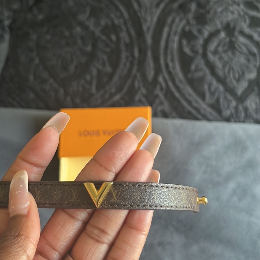 Essential V Bracelet Brown Monogram Canvas Leather